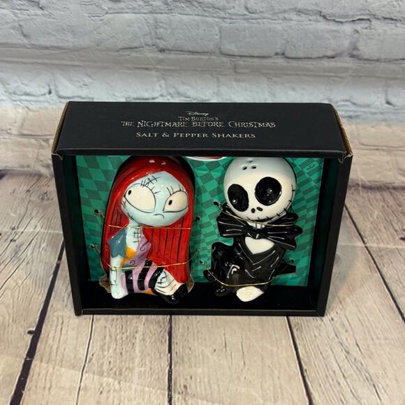 Disney Nightmare Before Christmas Jack and Sally Salt and Pepper Shakers - Picture 1 of 3